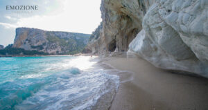 Emozione Sardegna, vista laterale dei grottoni di Cala Luna