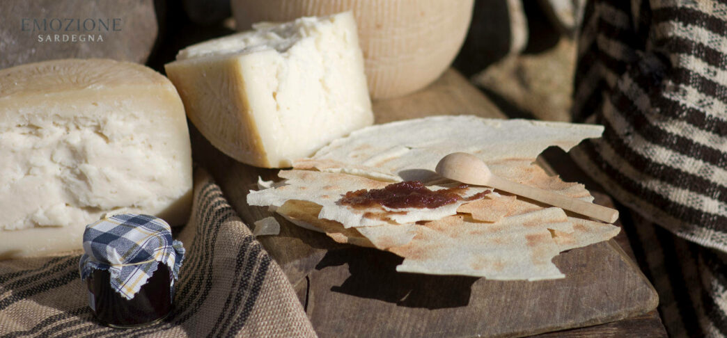 Emozione Sardegna, Pecorino sardo con carasau e confetture. Dieta mediterranea e cucina sarda