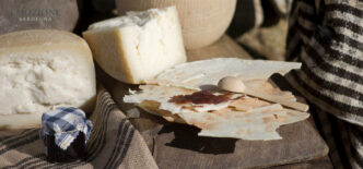 Emozione Sardegna, Pecorino sardo con carasau e confetture. Dieta mediterranea e cucina sarda