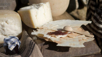 Emozione Sardegna, Pecorino sardo con carasau e confetture. Dieta mediterranea e cucina sarda
