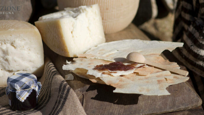 Emozione Sardegna, Pecorino sardo con carasau e confetture. Dieta mediterranea e cucina sarda