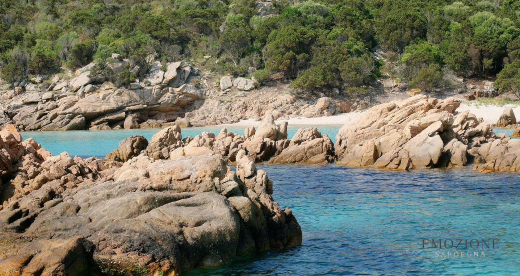 Emozione Sardegna, caletta vicino a Cala Conneri nell'Isola di Spargi nell'Arcipelago di La Maddalena