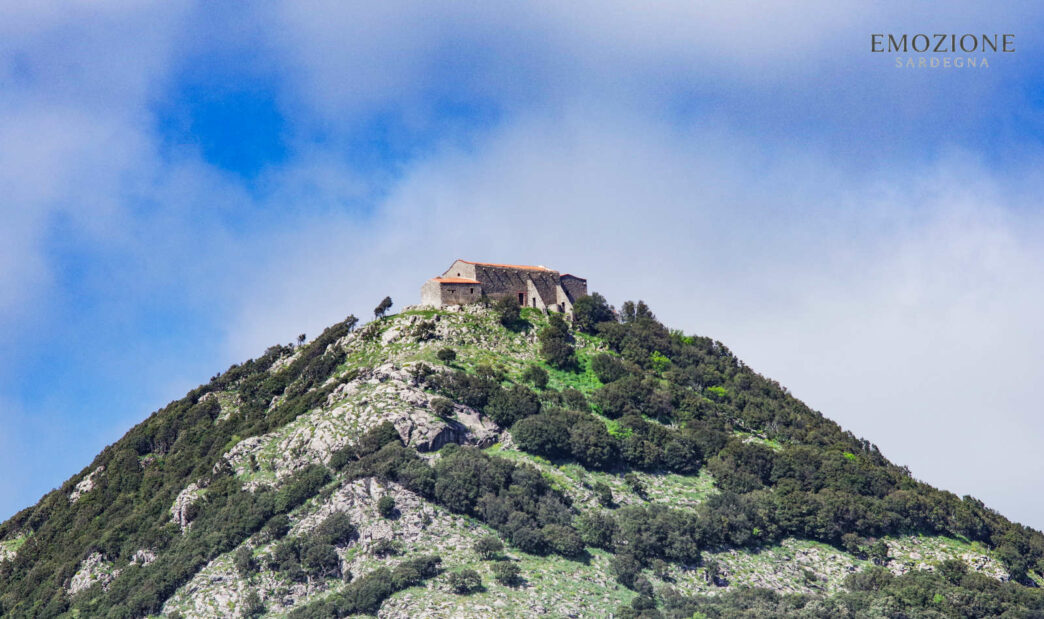 Emozione Sardegna, Monte Gonare con la vista della Chiesa di Nostra Signora di Gonare