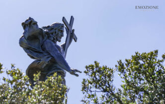 Emozione Sardegna, Statua del Redentore a Nuoro