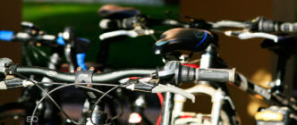 Emozione MEDIA Sardegna - Biciclette parcheggiate in albergo