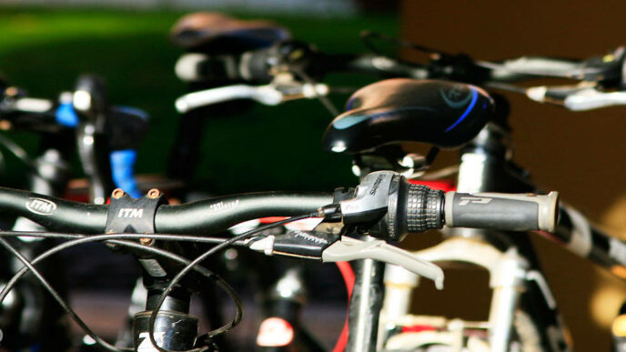 Emozione MEDIA Sardegna - Biciclette parcheggiate in albergo