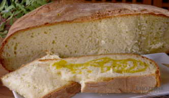Emozione Sardegna, olio extra vergine d'oliva su pane di Sardegna