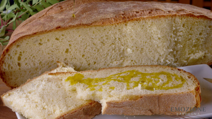 Emozione Sardegna, olio extra vergine d'oliva su pane di Sardegna