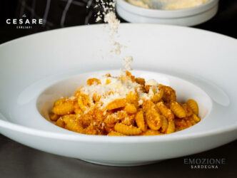 Emozine Sardegna, malloreddus alla campidanese nel ristorante "da Cesare" a Cagliari