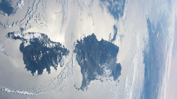 Sardegna e Corsica viste dallo spazio, foto NASA - Emozione Sardegna