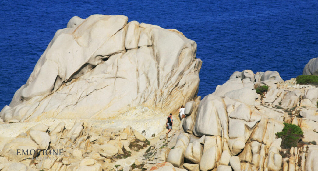 Emozione Sardegna, una vista dei sentieri di Capo Testa nell'Area Marina Protetta di Capo Testa e Punta Falcone