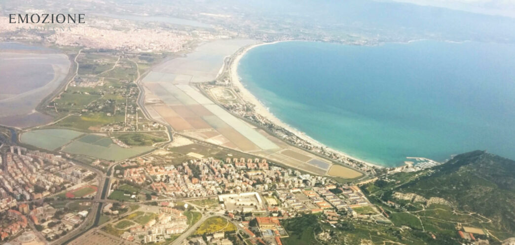 Vista aerea della spiaggia del Poetto e del Golfo degli Angeli - Emozione Sardegna