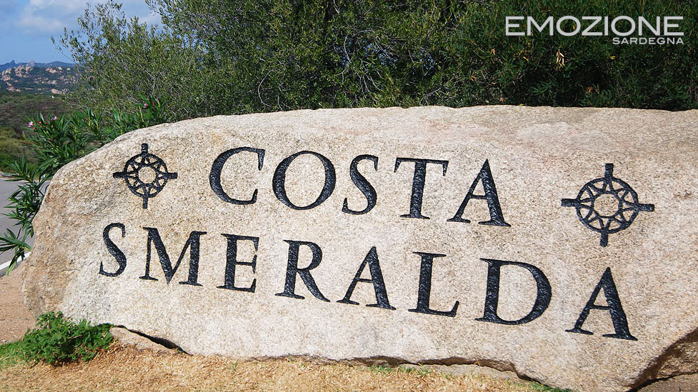 La pietra all'ingresso della Costa Smeralda - Emozione Sardegna